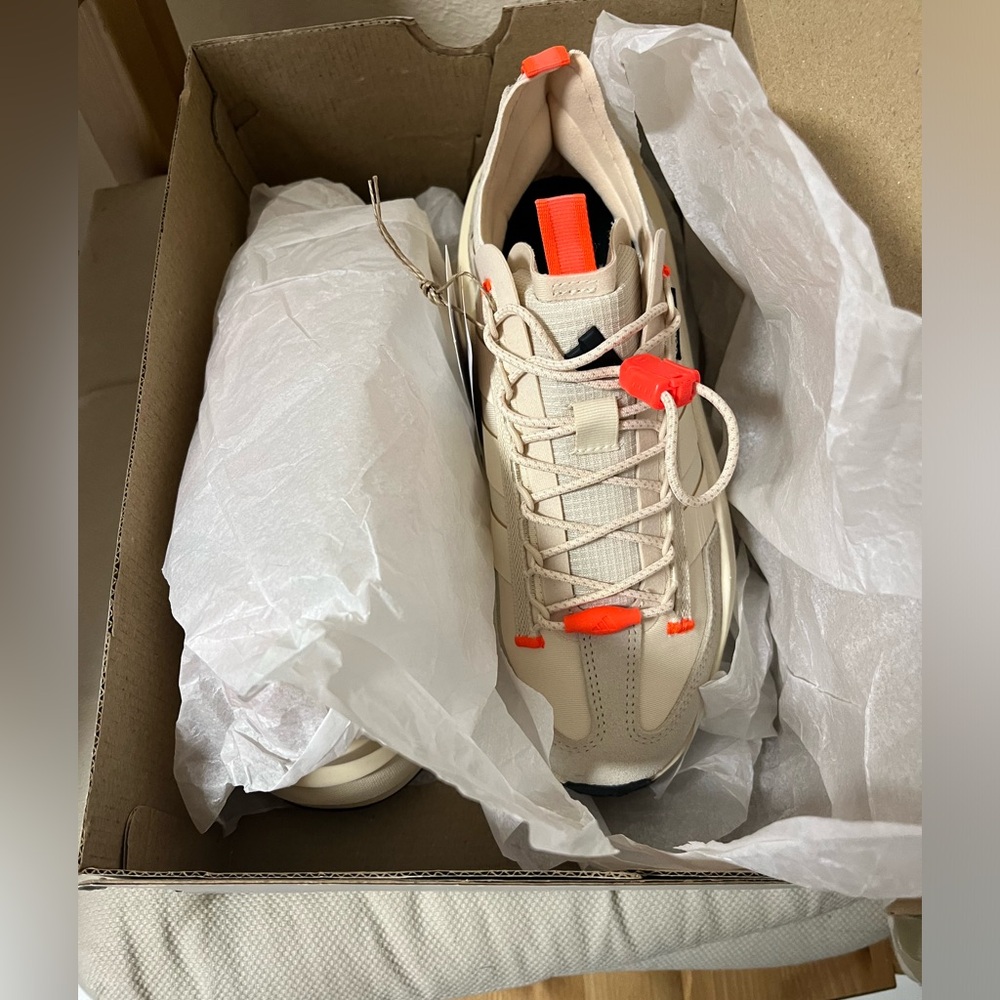 Is new with original box